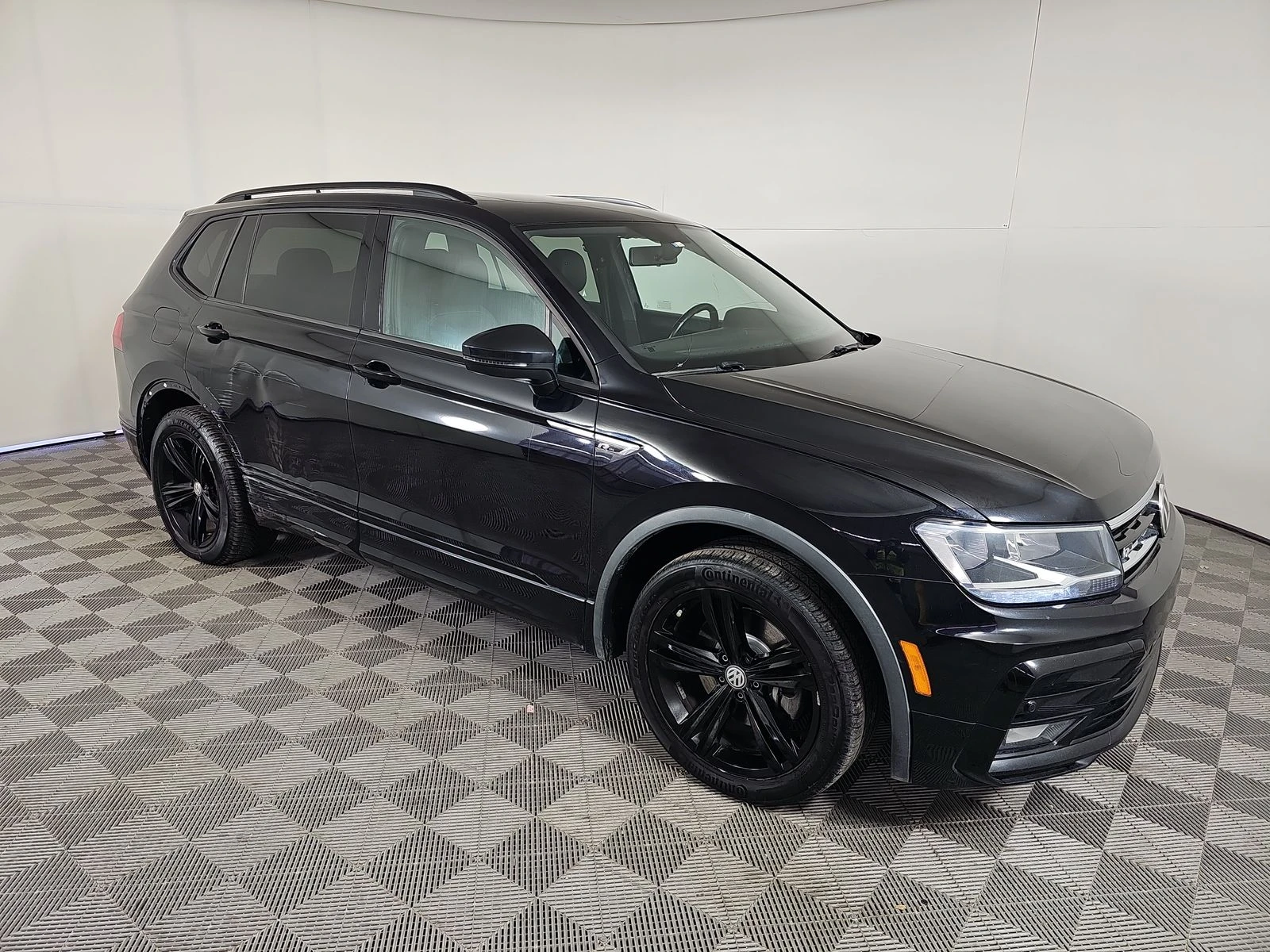 VW Tiguan R-LINE - изображение 3