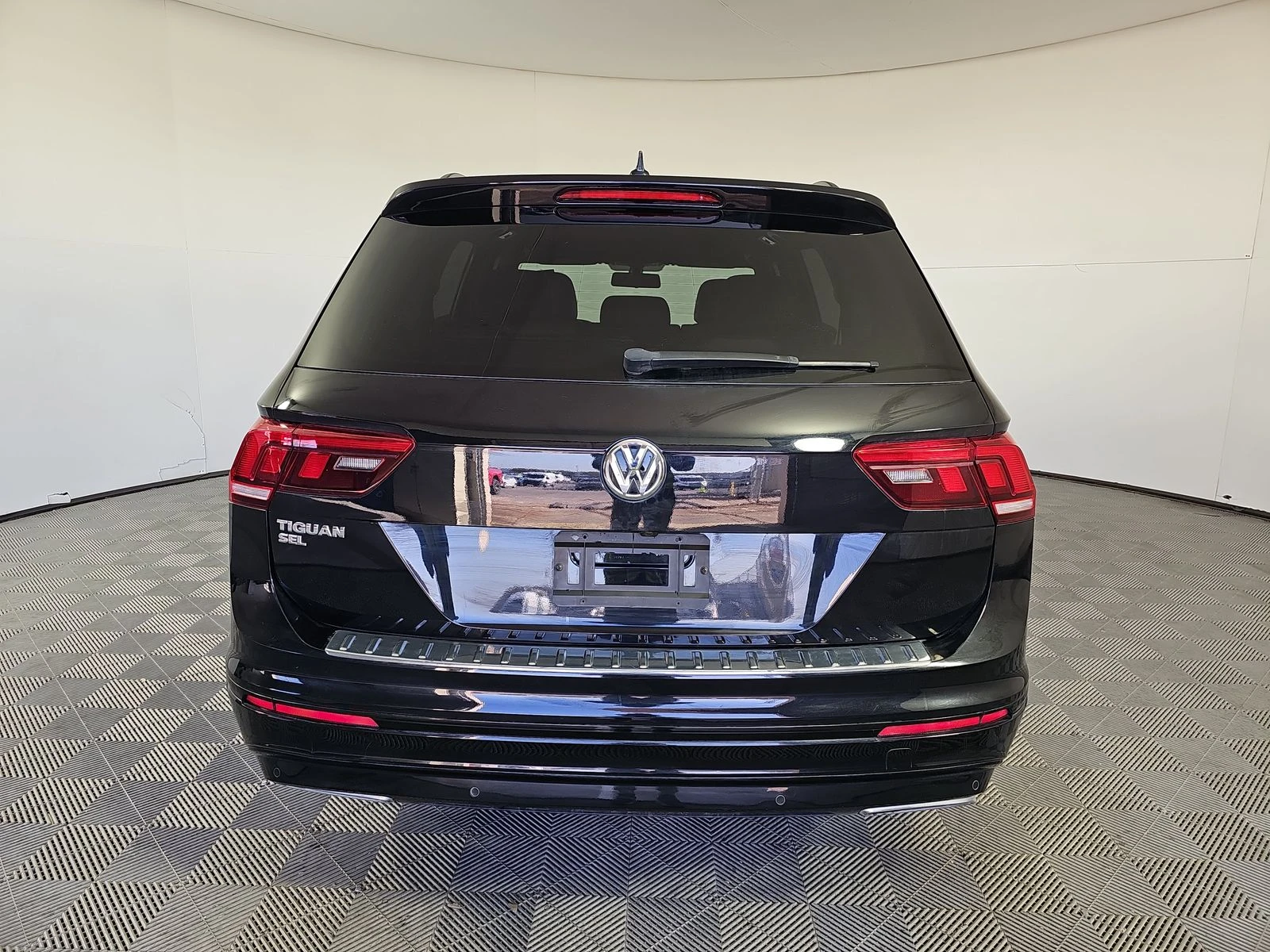 VW Tiguan R-LINE - изображение 5