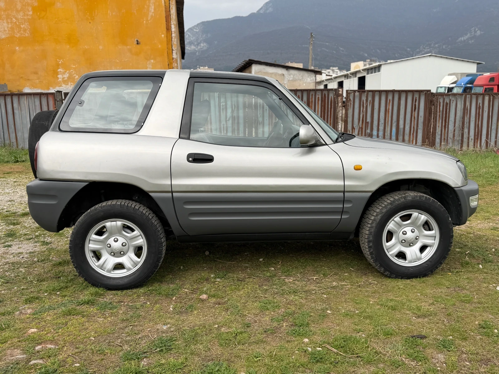 Toyota Rav4 2.0i 4x4 CLIMA, снимка 6 - Автомобили и джипове - 54001090