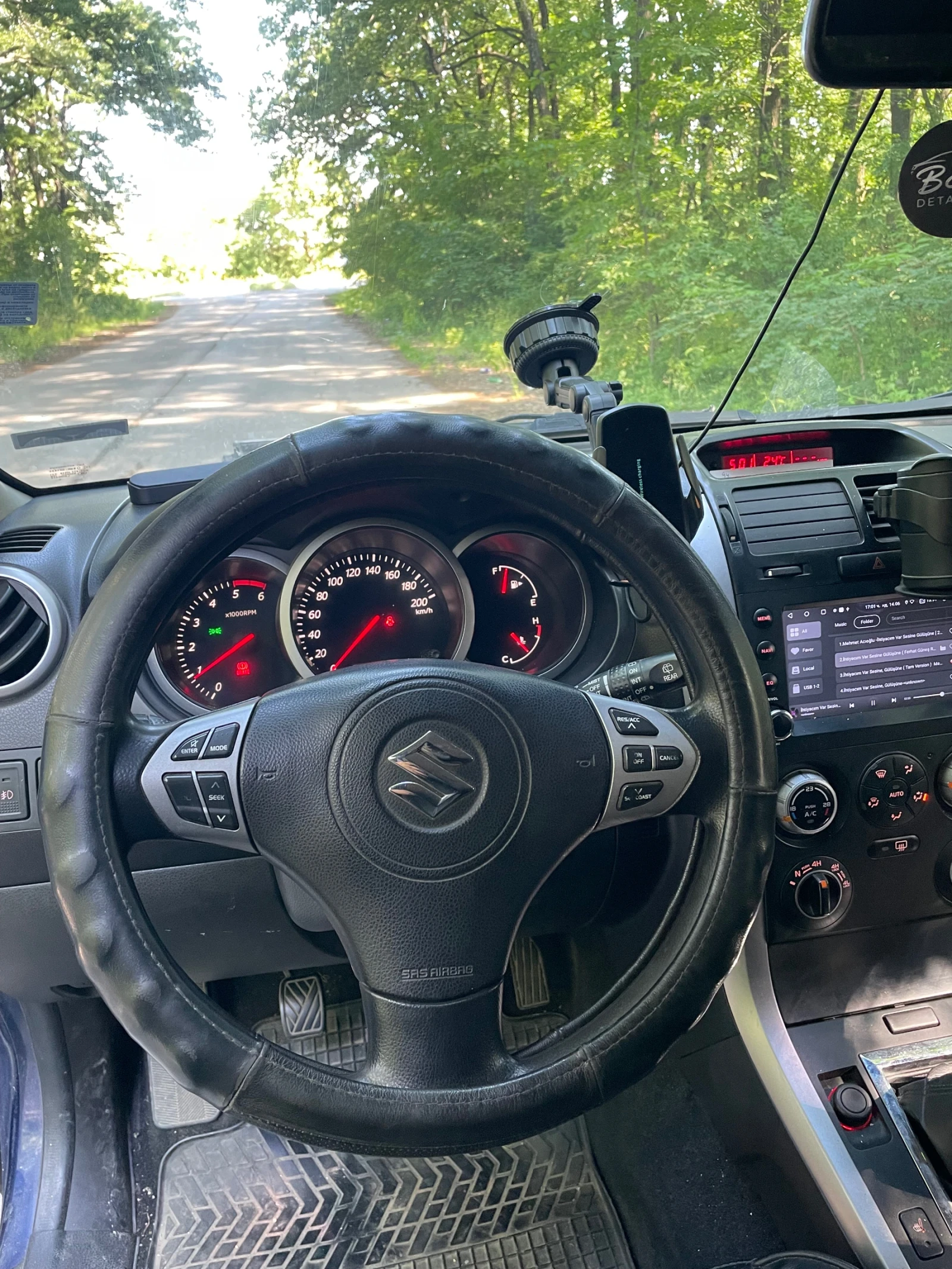 Suzuki Grand vitara 1.9, снимка 7 - Автомобили и джипове - 54903318