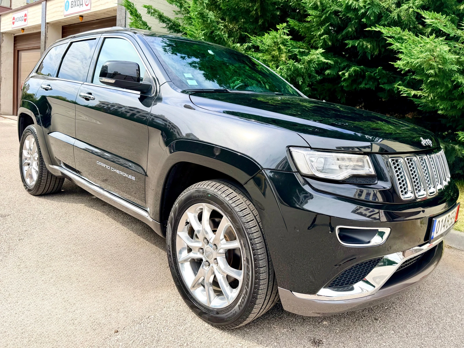 Jeep Grand cherokee 3.6 V6 SUMMIT PANORAMA OBDUHVANE PODGREV KAMERA , снимка 3 - Автомобили и джипове - 54976549