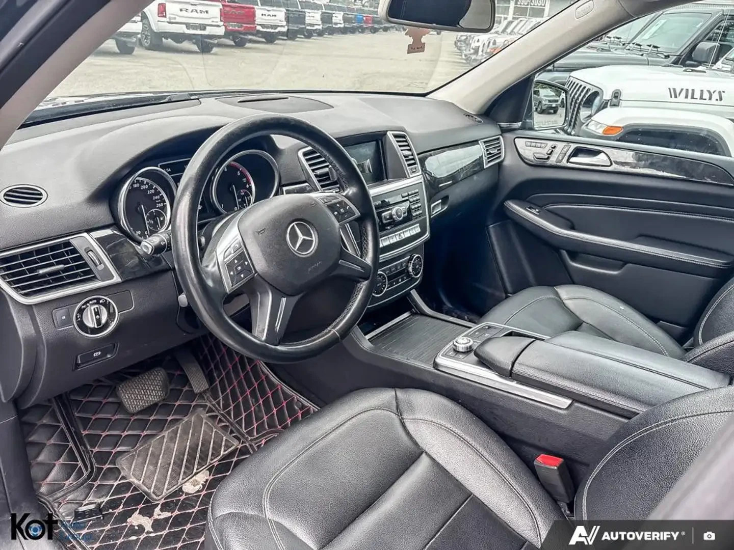 Mercedes-Benz ML 350 AMG* LINE* HARMON* KARDON* ПОДГРЕВ* КАМЕРА* КЕЙЛЕС, снимка 7 - Автомобили и джипове - 55981579