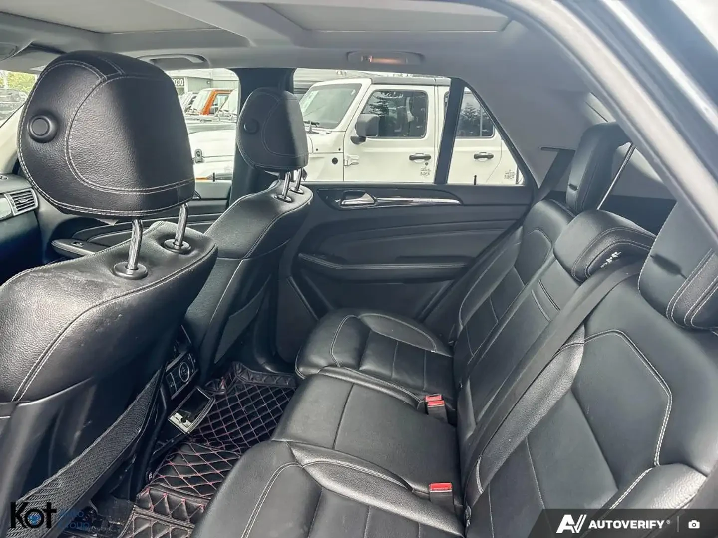 Mercedes-Benz ML 350 AMG* LINE* HARMON* KARDON* ПОДГРЕВ* КАМЕРА* КЕЙЛЕС, снимка 15 - Автомобили и джипове - 55981579