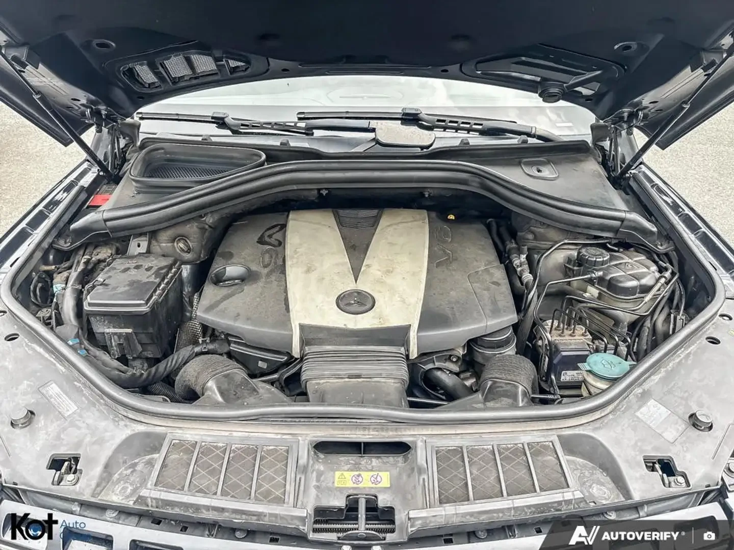 Mercedes-Benz ML 350 AMG* LINE* HARMON* KARDON* ПОДГРЕВ* КАМЕРА* КЕЙЛЕС, снимка 16 - Автомобили и джипове - 55981579