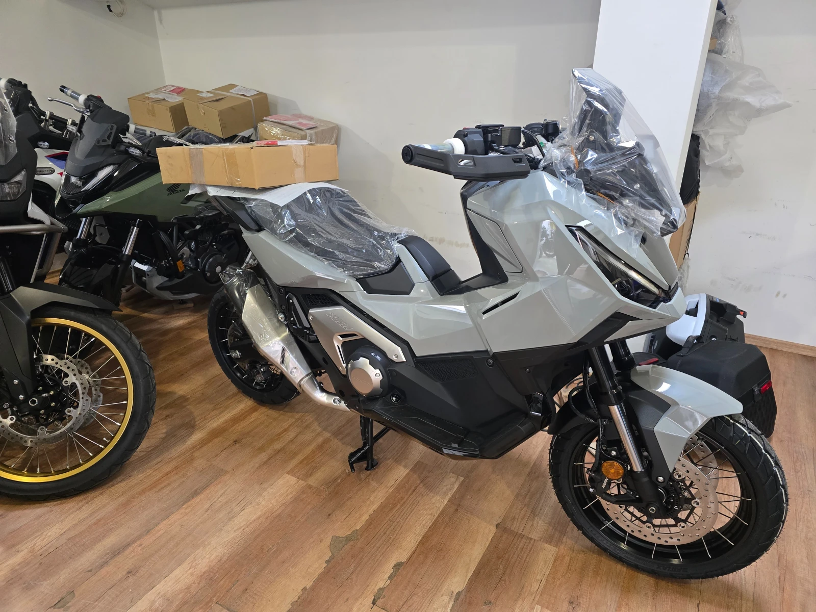 Honda X-ADV 750 НАЛИЧНИ!!!! 10th Anniversary 2027!!!!! NEW!!