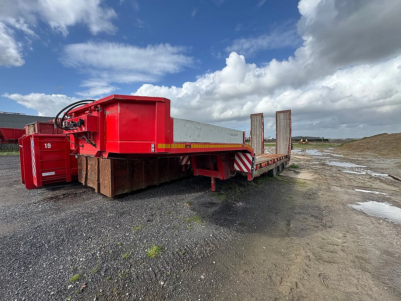 Полуремарке Други MOL CY NV