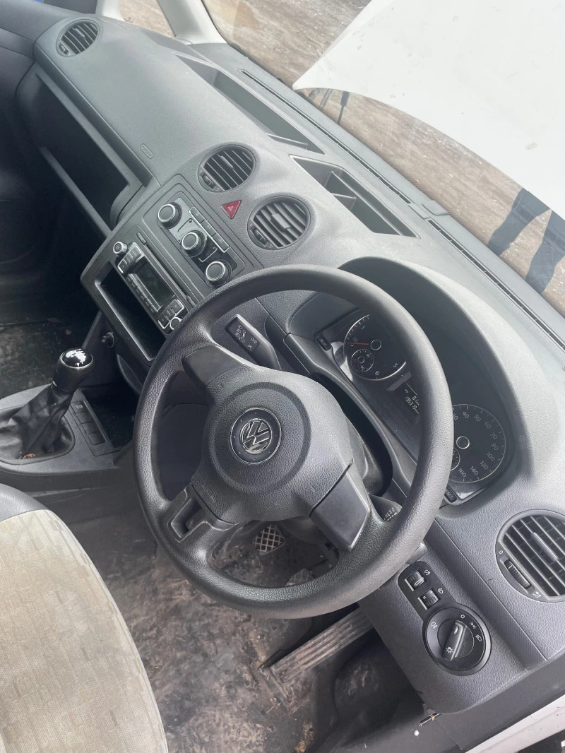 VW Caddy 1,6 тди на части, снимка 4 - Автомобили и джипове - 34595924