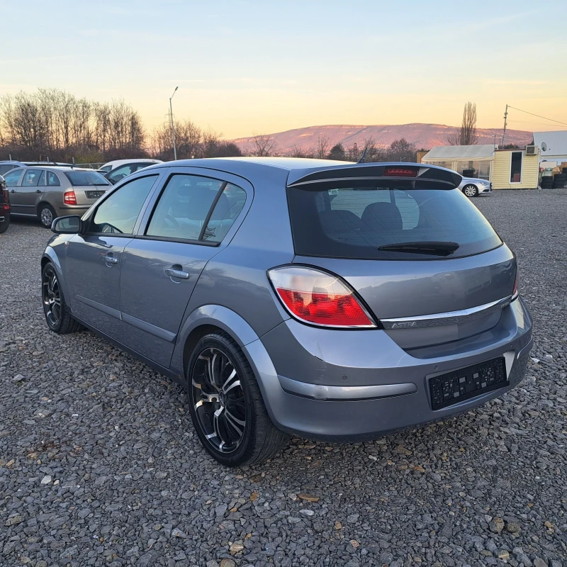 Opel Astra 1.6 automat, снимка 4 - Автомобили и джипове - 48246007