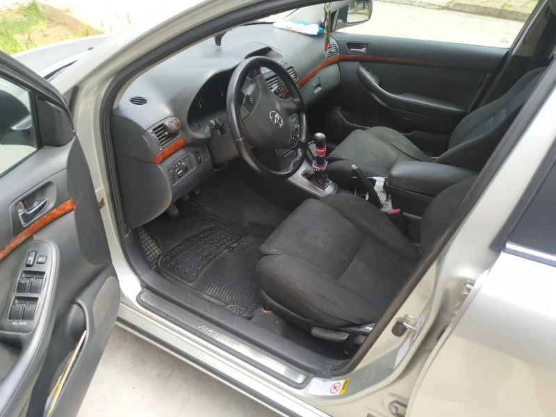 Toyota Avensis, снимка 7 - Автомобили и джипове - 52210443