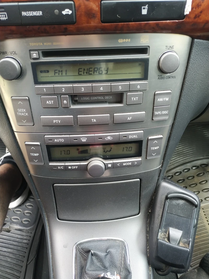 Toyota Avensis, снимка 12 - Автомобили и джипове - 52210443