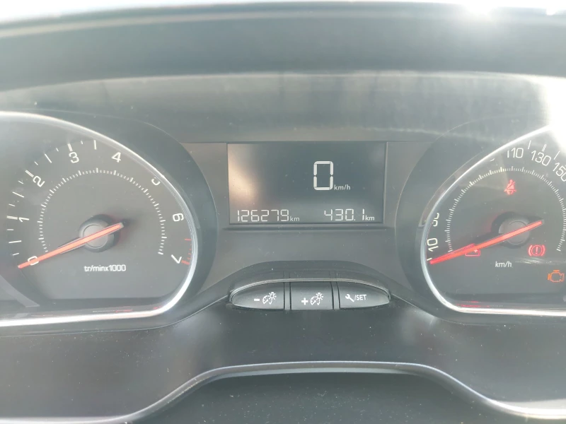 Peugeot 208, снимка 12 - Автомобили и джипове - 50821365