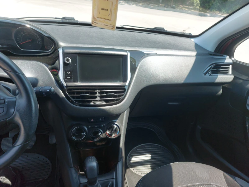 Peugeot 208, снимка 13 - Автомобили и джипове - 50821365