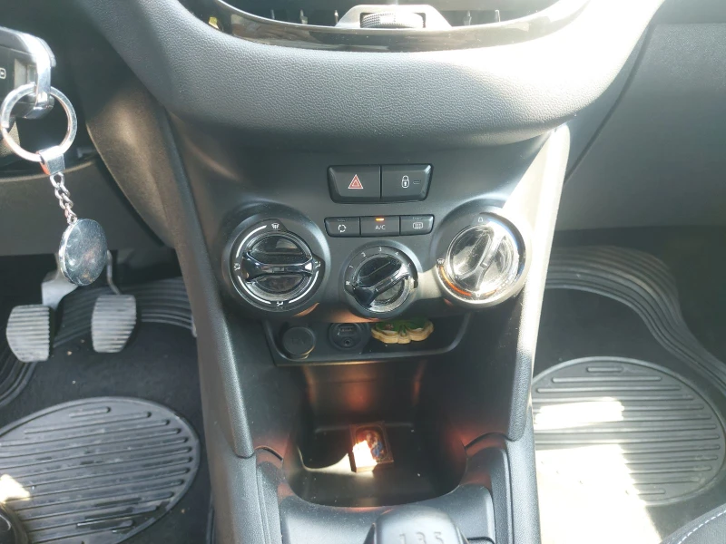 Peugeot 208, снимка 16 - Автомобили и джипове - 50821365