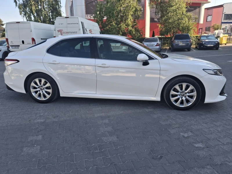 Toyota Camry 2.5 Hybrid, снимка 4 - Автомобили и джипове - 51024320