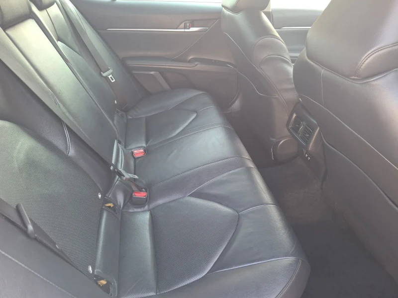 Toyota Camry 2.5 Hybrid, снимка 6 - Автомобили и джипове - 51024320