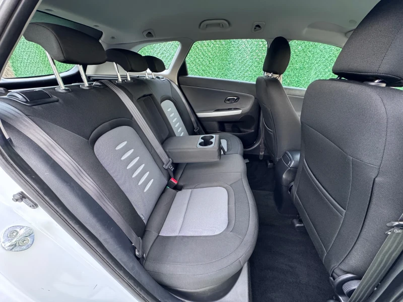 Kia Ceed 1.4crdi, снимка 12 - Автомобили и джипове - 53115571
