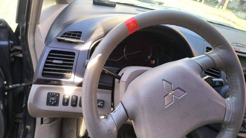Mitsubishi Grandis 2.4iLPG, снимка 7 - Автомобили и джипове - 53298538
