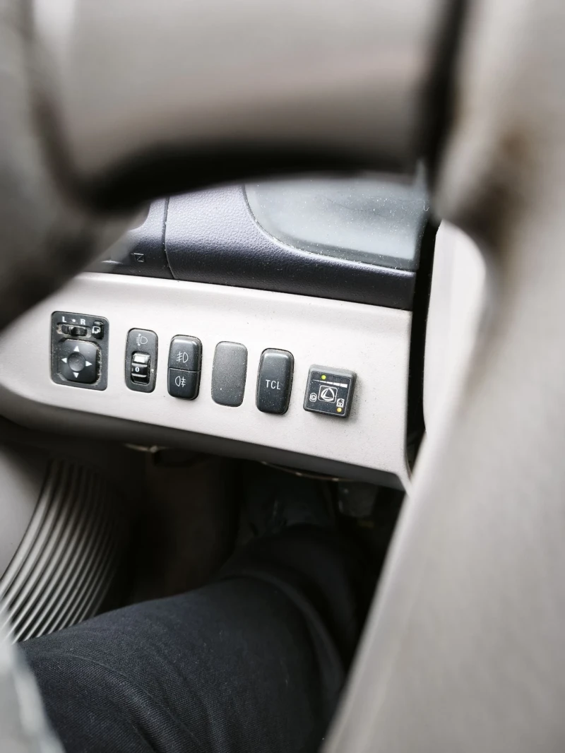 Mitsubishi Grandis 2.4iLPG, снимка 11 - Автомобили и джипове - 53298538