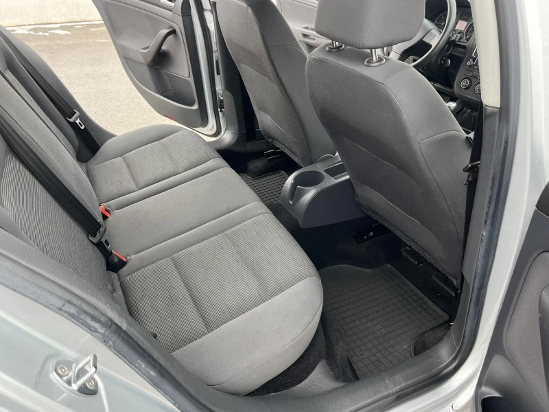 VW Golf 1.9TDI 105кс 4 MOTION 6 СКОРОСТИ КЛИМАТРОНИК , снимка 10 - Автомобили и джипове - 53392878