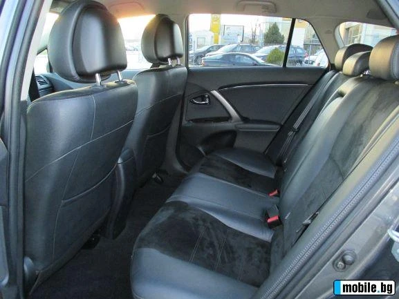 Toyota Avensis 2.0 /124кс, снимка 13 - Автомобили и джипове - 56018936