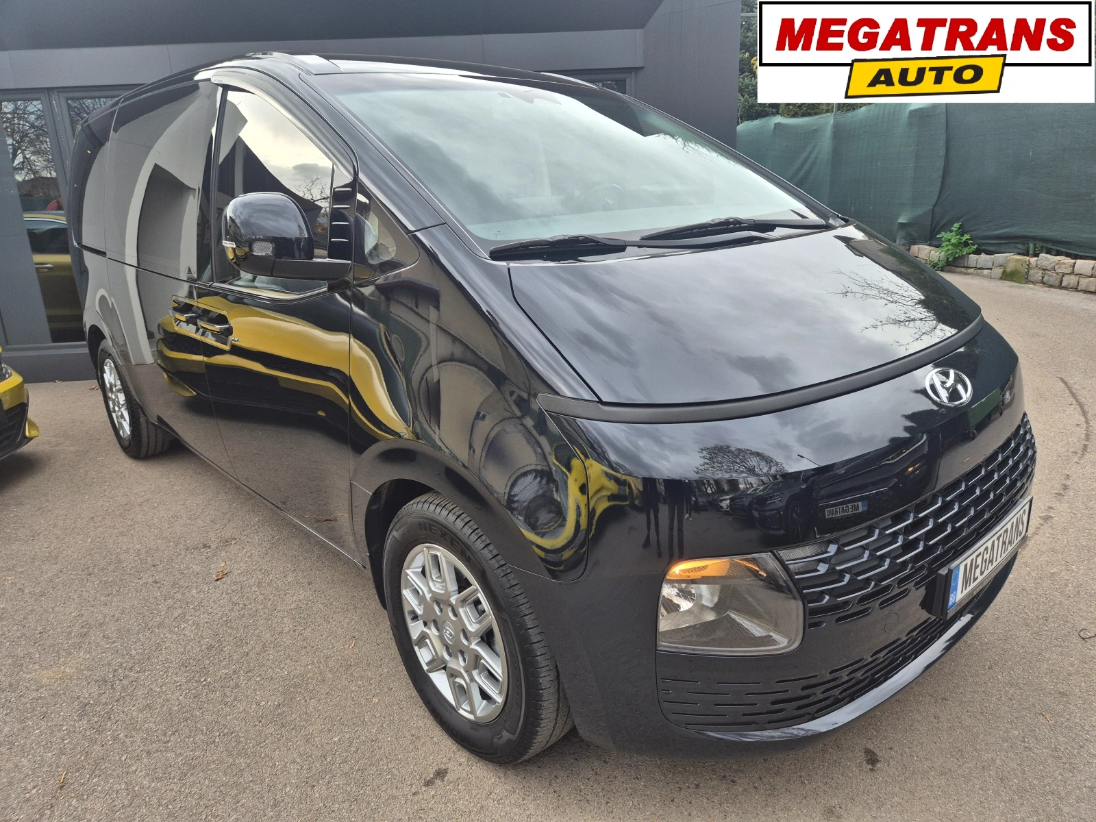 Hyundai Staria 2.2 CRDI 8+ 1 ДДС - Наличен в БГ, снимка 1