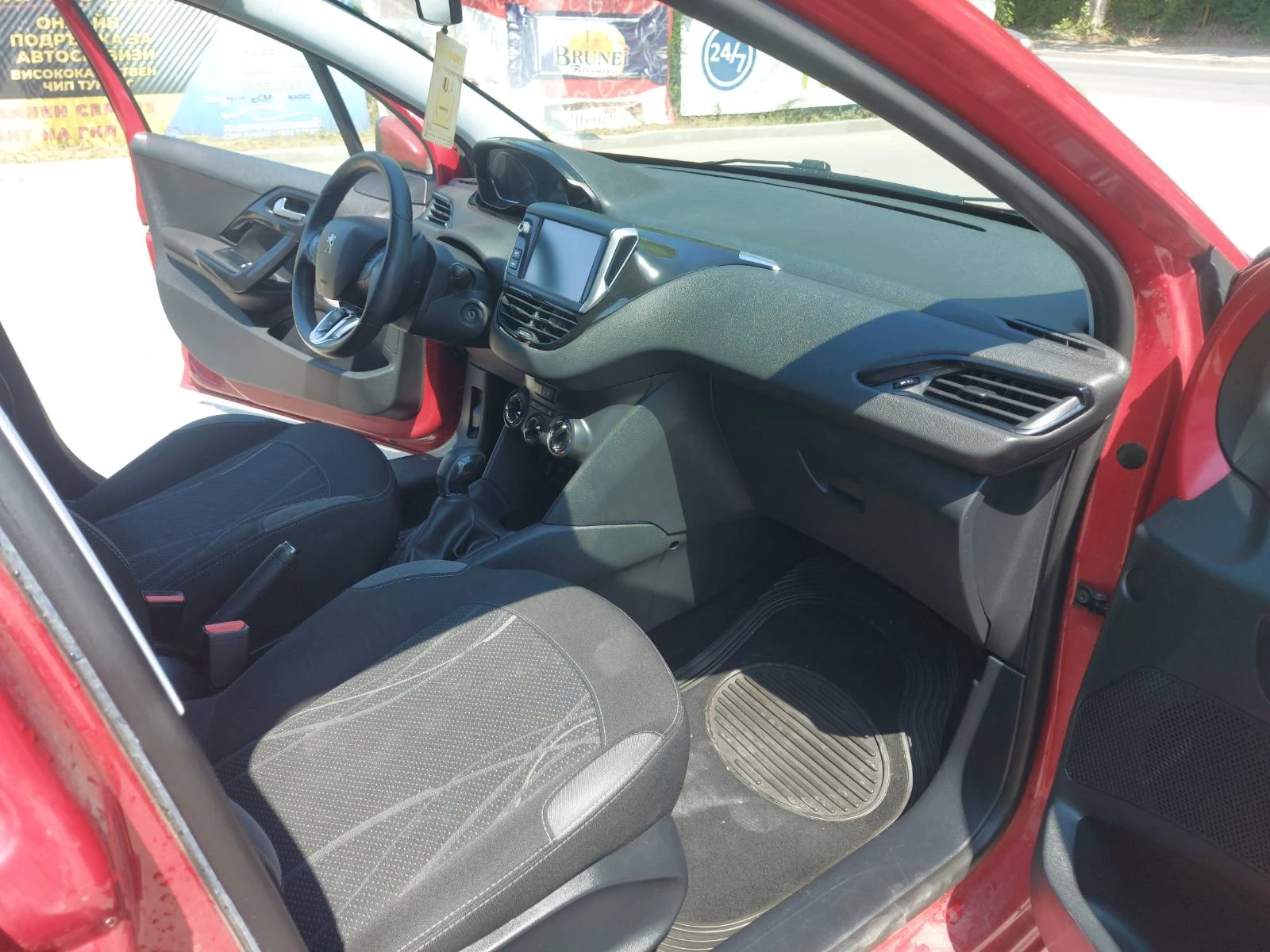 Peugeot 208  - изображение 9