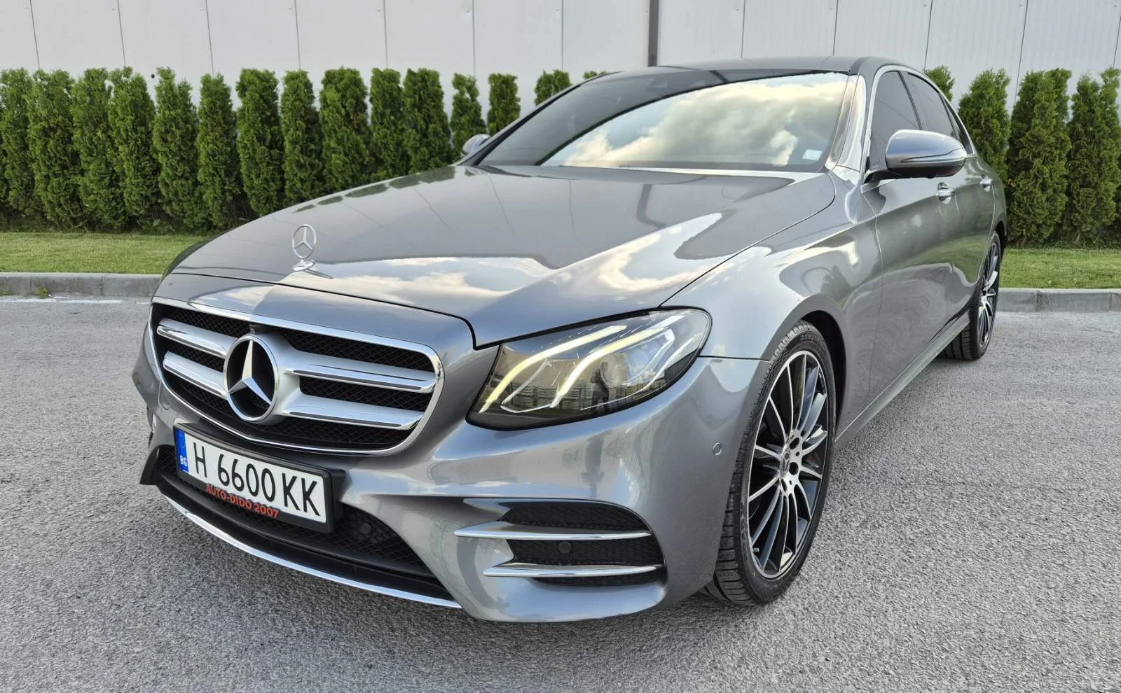 Mercedes-Benz E 220 AMG 4MATIC - изображение 2