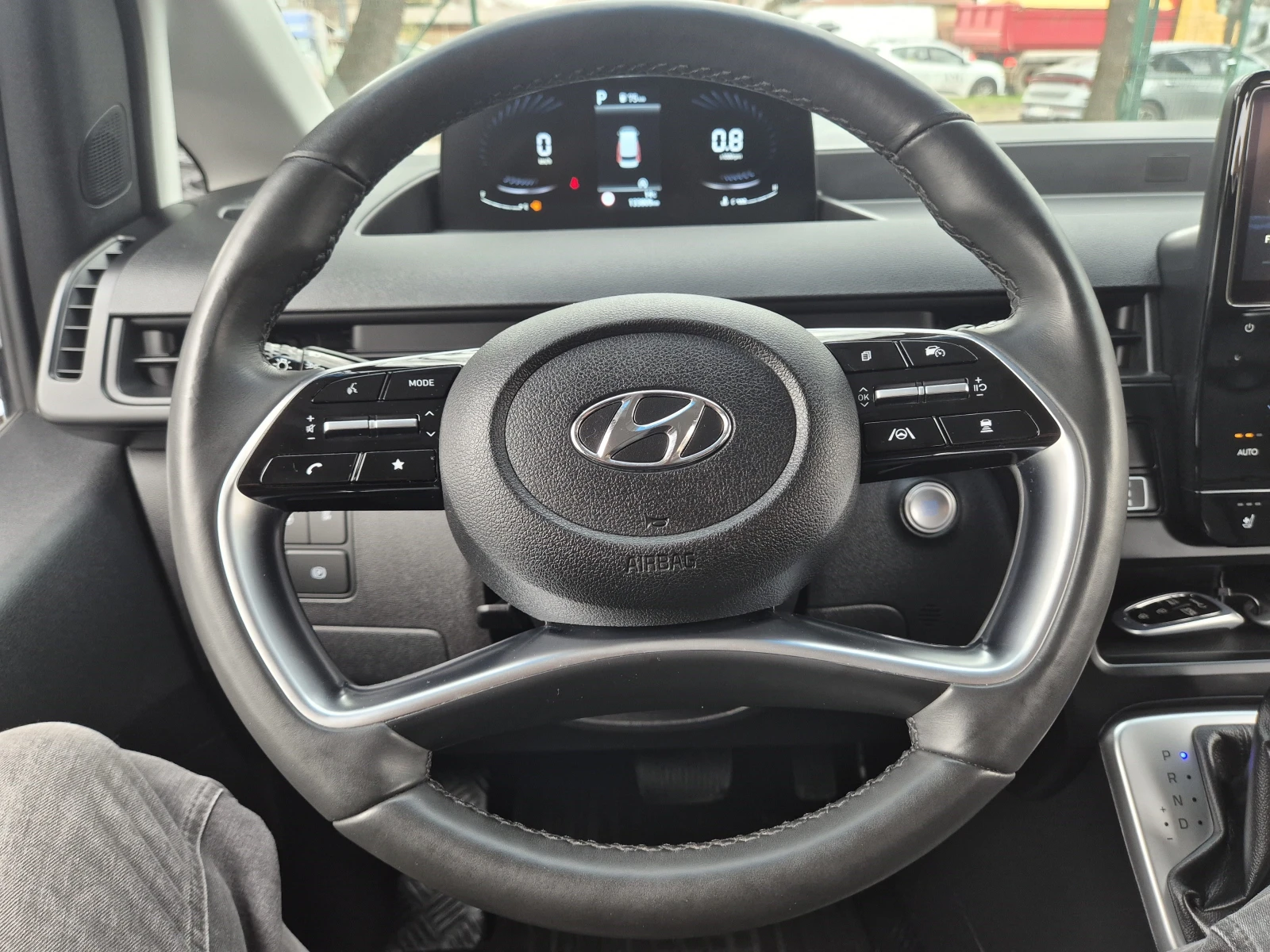 Hyundai Staria 2.2 CRDI 8+ 1 ДДС - Наличен в БГ - изображение 9
