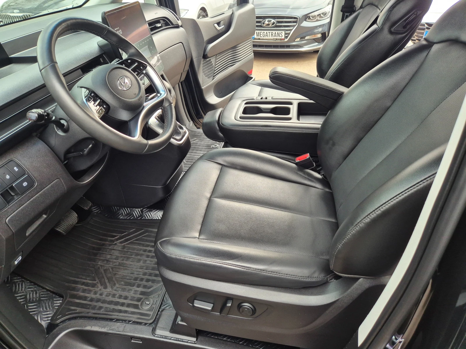 Hyundai Staria 2.2 CRDI 8+ 1 ДДС - Наличен в БГ - изображение 4