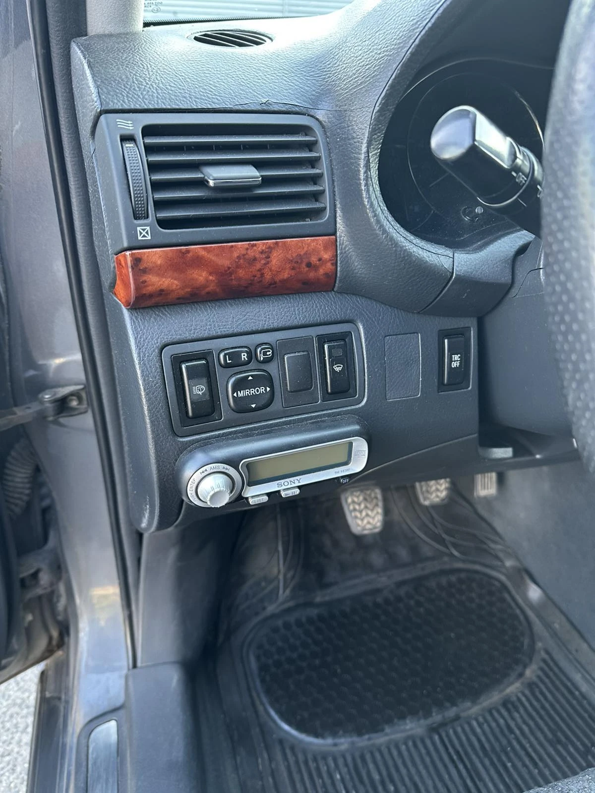 Toyota Avensis 2.2 D4D, снимка 11 - Автомобили и джипове - 54813811