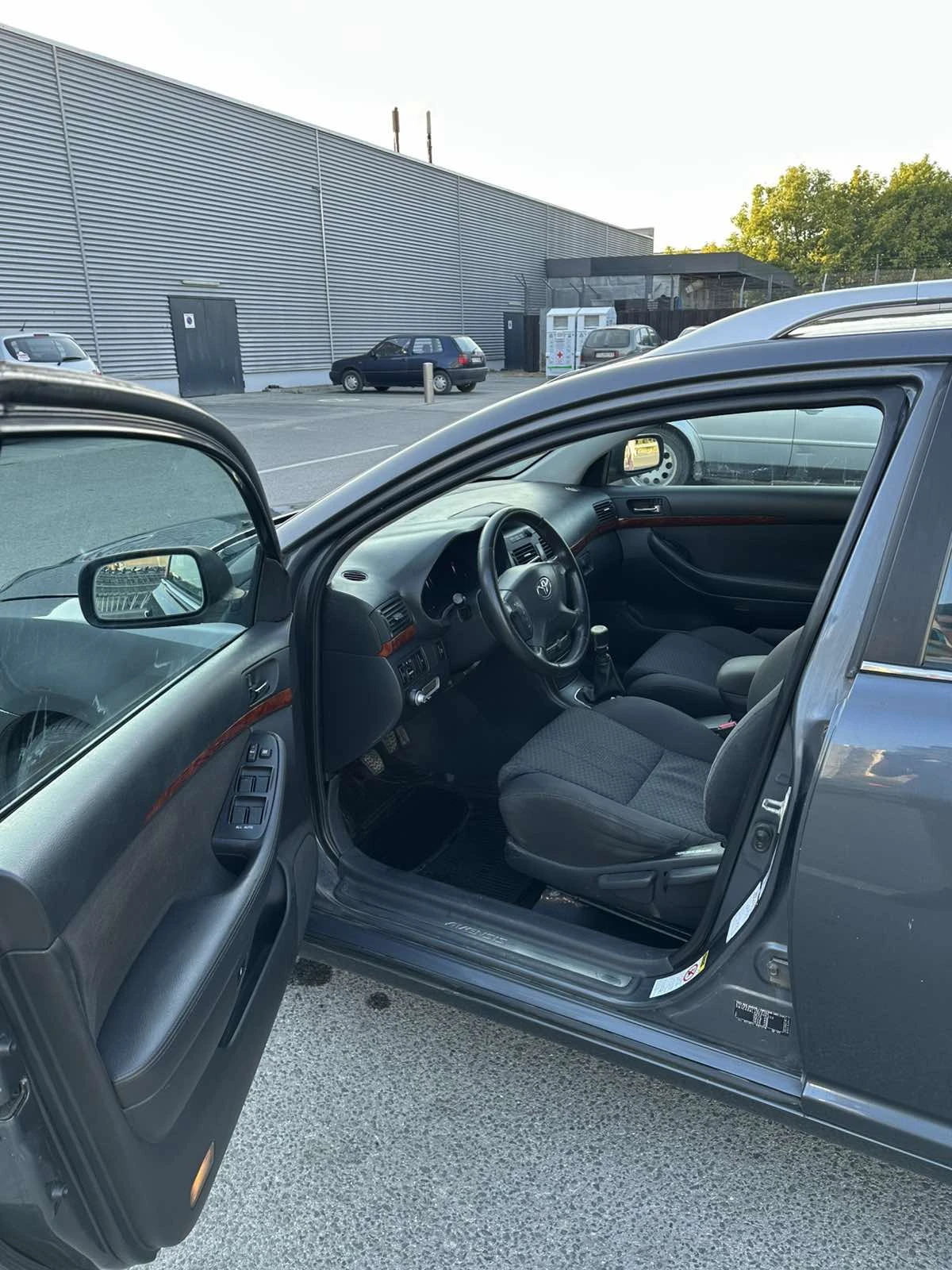 Toyota Avensis 2.2 D4D, снимка 7 - Автомобили и джипове - 54813811