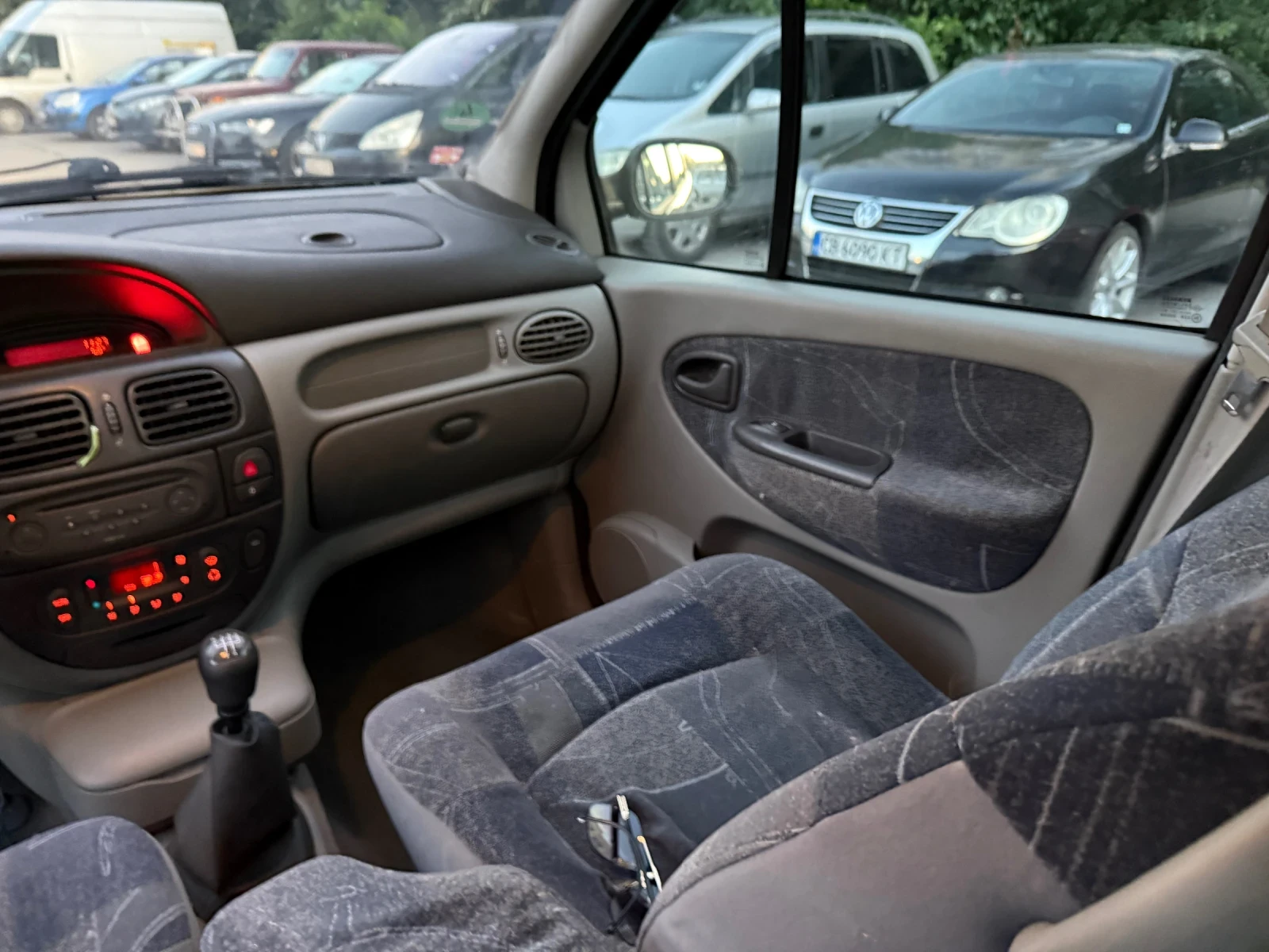 Renault Scenic 1.6 бензин, снимка 13 - Автомобили и джипове - 55380642