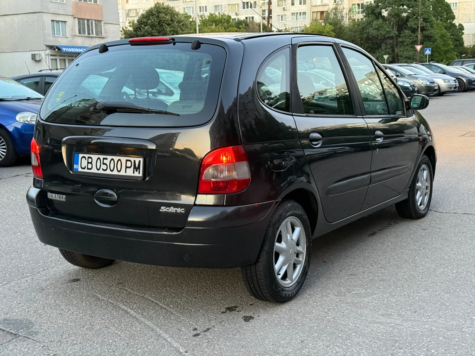 Renault Scenic 1.6 бензин, снимка 4 - Автомобили и джипове - 55380642