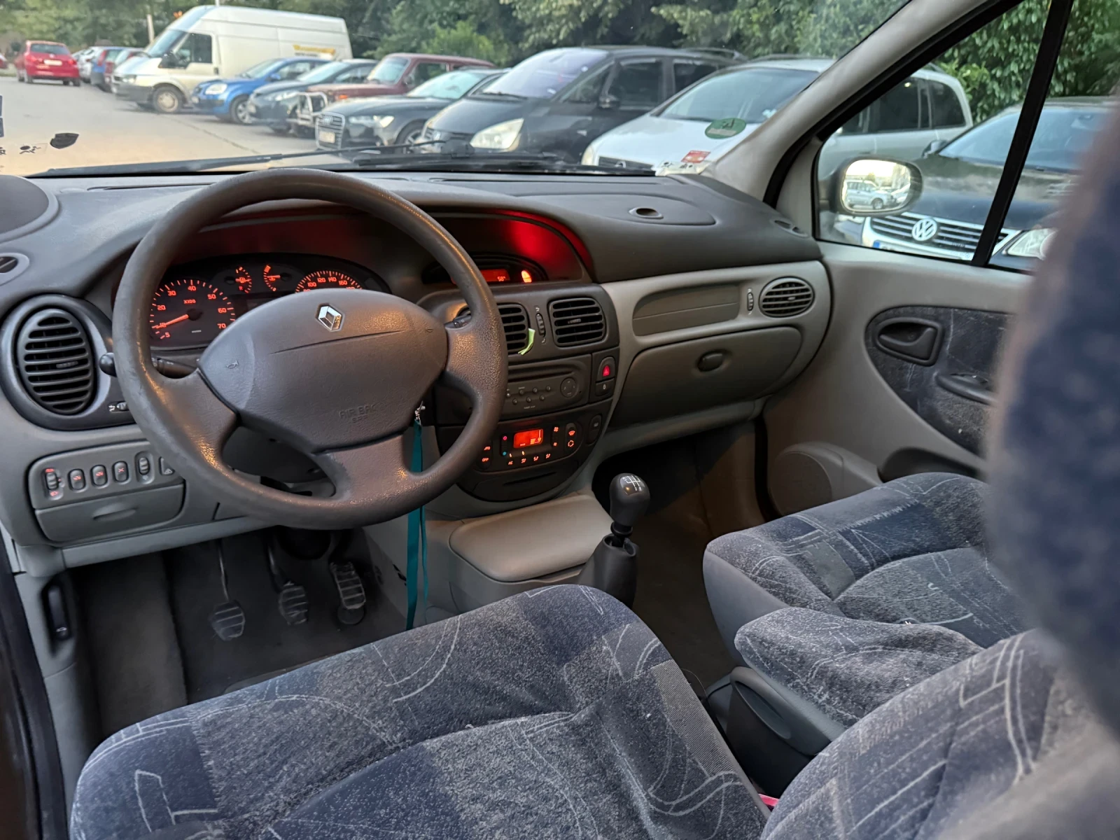 Renault Scenic 1.6 бензин, снимка 12 - Автомобили и джипове - 55380642