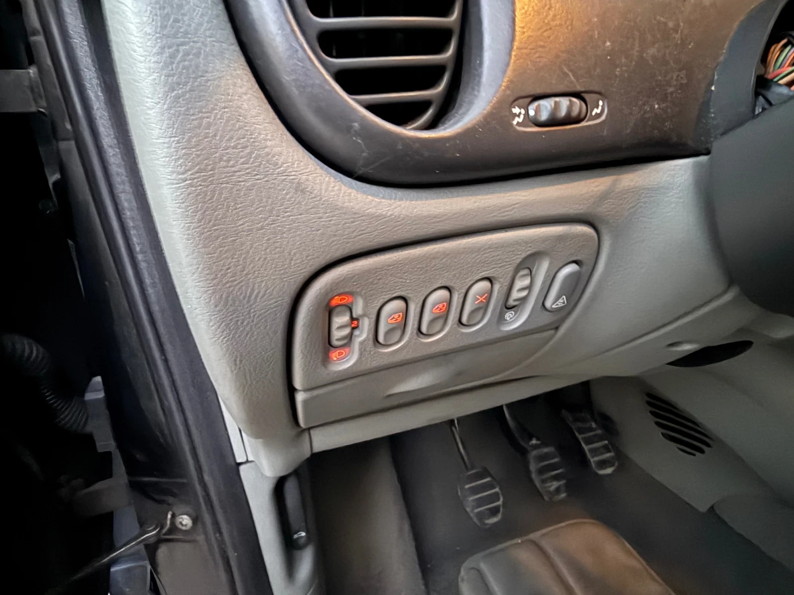 Renault Scenic 1.6 бензин, снимка 9 - Автомобили и джипове - 55380642