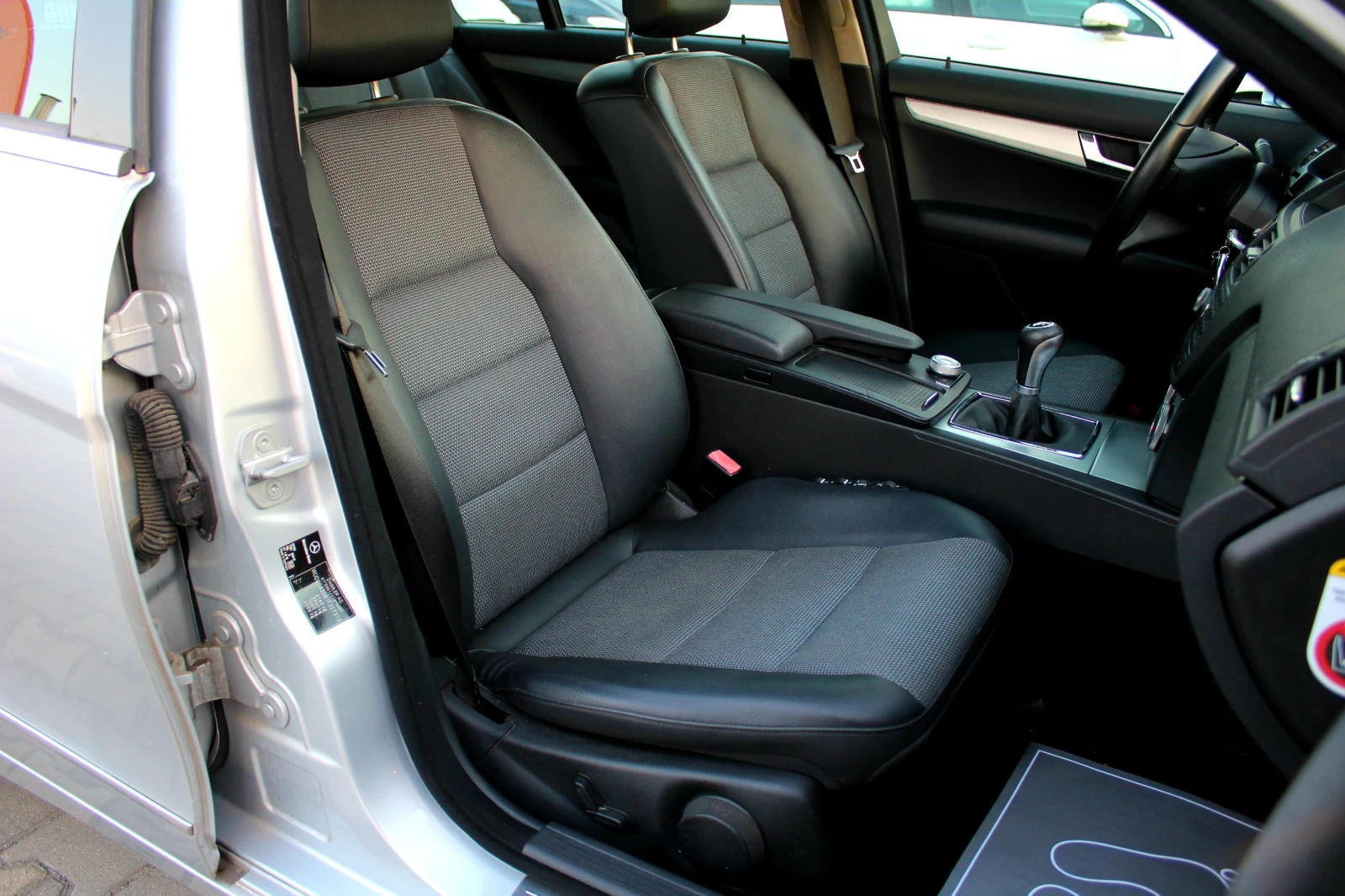 Mercedes-Benz C 220 CDI OM646 / СОБСТВЕН ЛИЗИНГ, снимка 13 - Автомобили и джипове - 55839186
