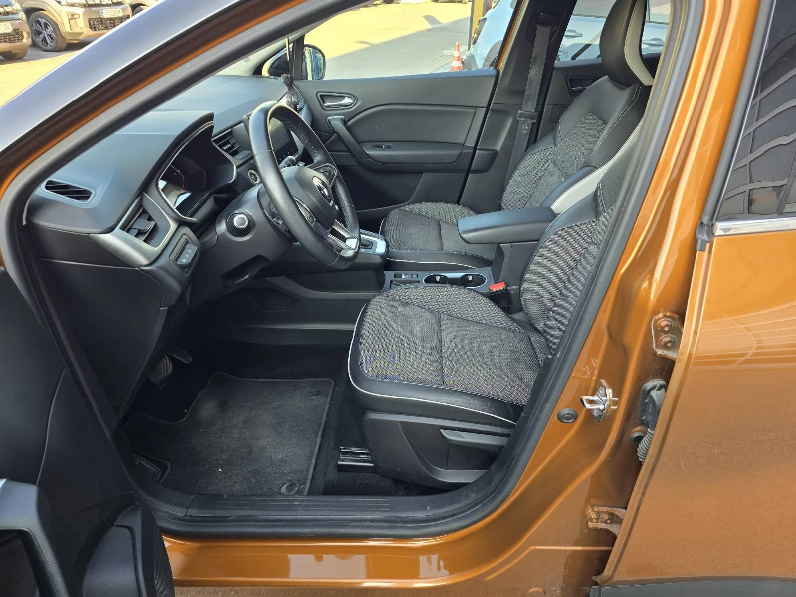 Renault Captur Energy dCi 115 к.с. дизел Stop&Start EDC, снимка 13 - Автомобили и джипове - 55931598