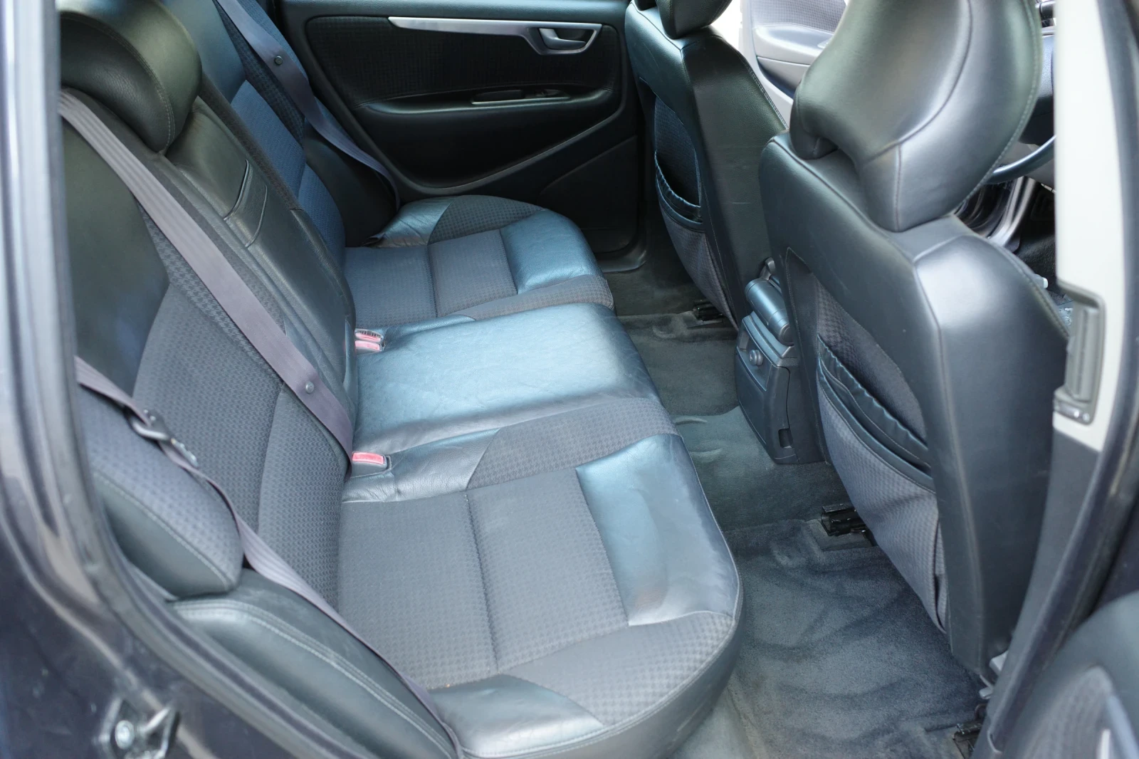 Volvo V70 2.4T, снимка 7 - Автомобили и джипове - 56442156