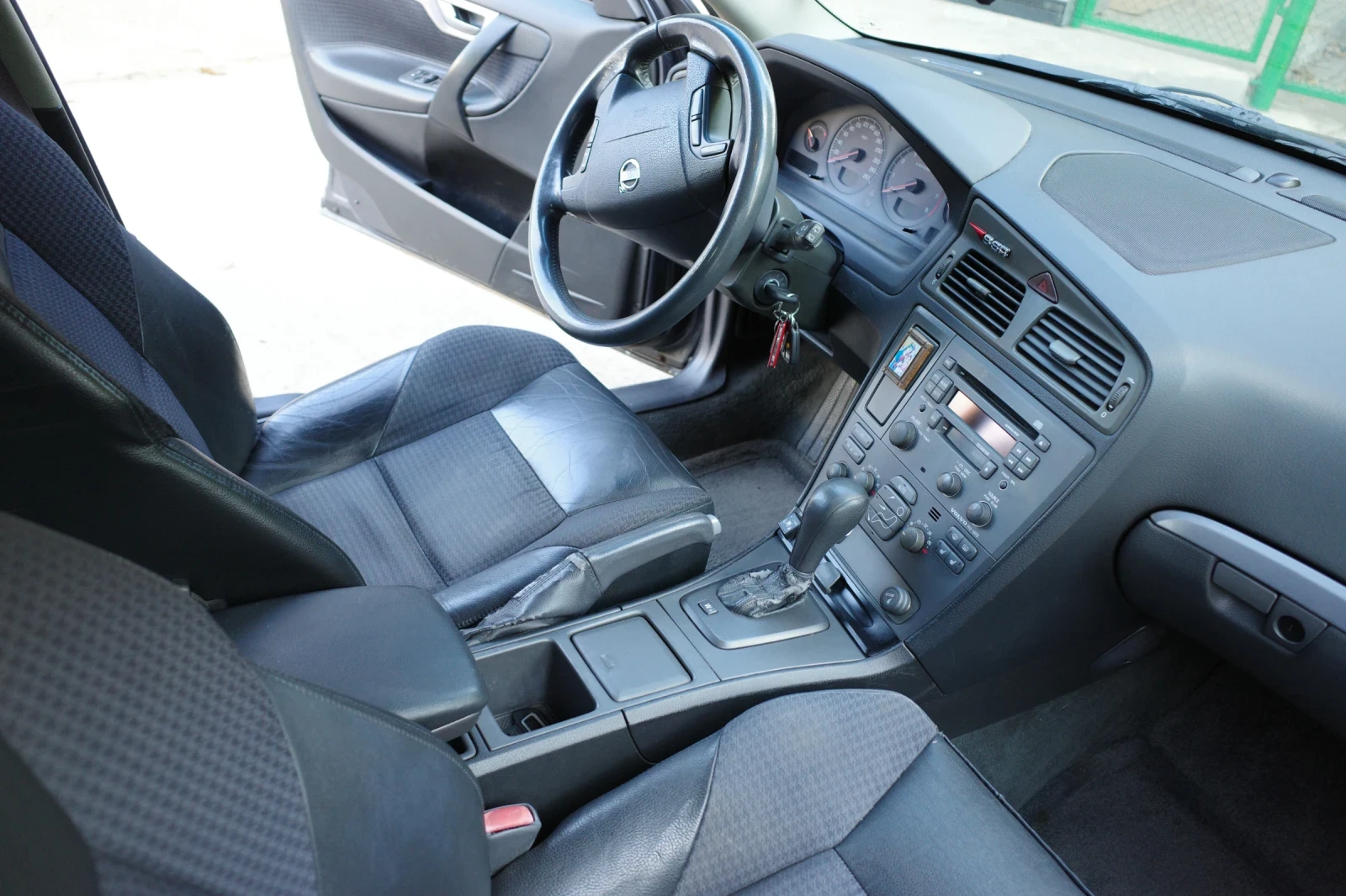 Volvo V70 2.4T, снимка 9 - Автомобили и джипове - 56442156