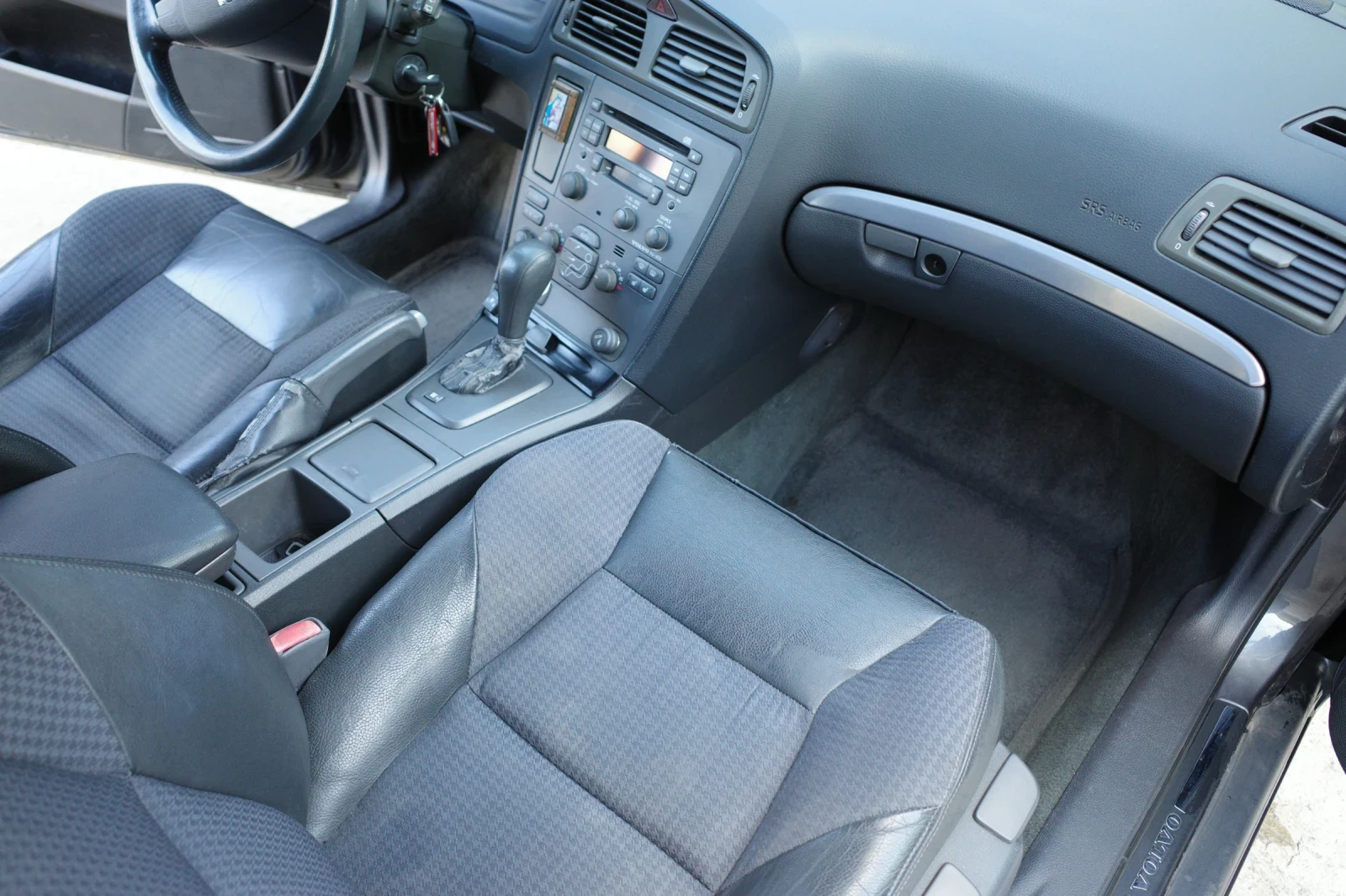 Volvo V70 2.4T, снимка 5 - Автомобили и джипове - 56442156