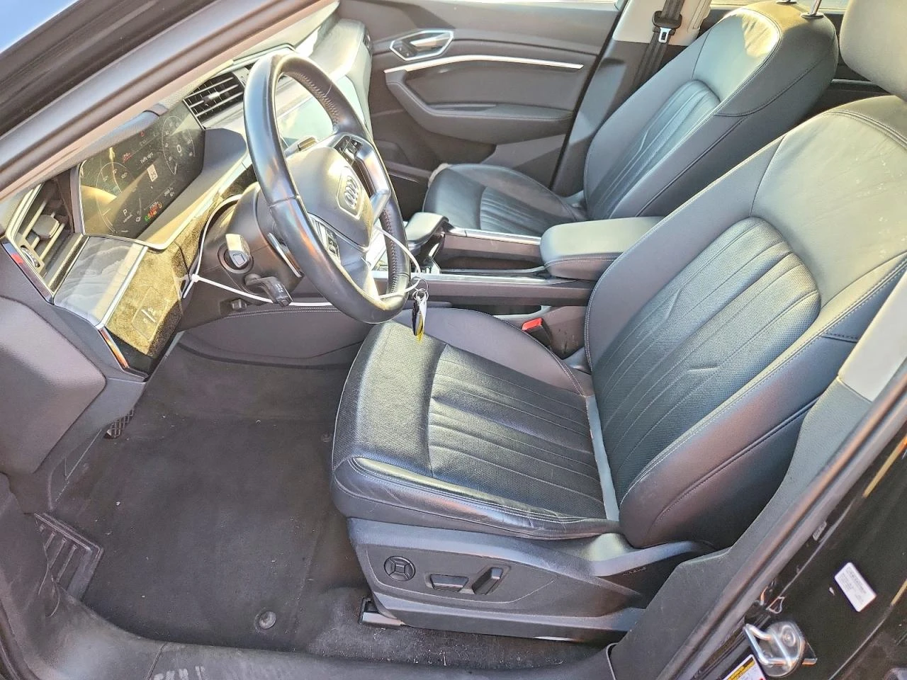 Audi E-Tron Premium Plus, снимка 7 - Автомобили и джипове - 56618873