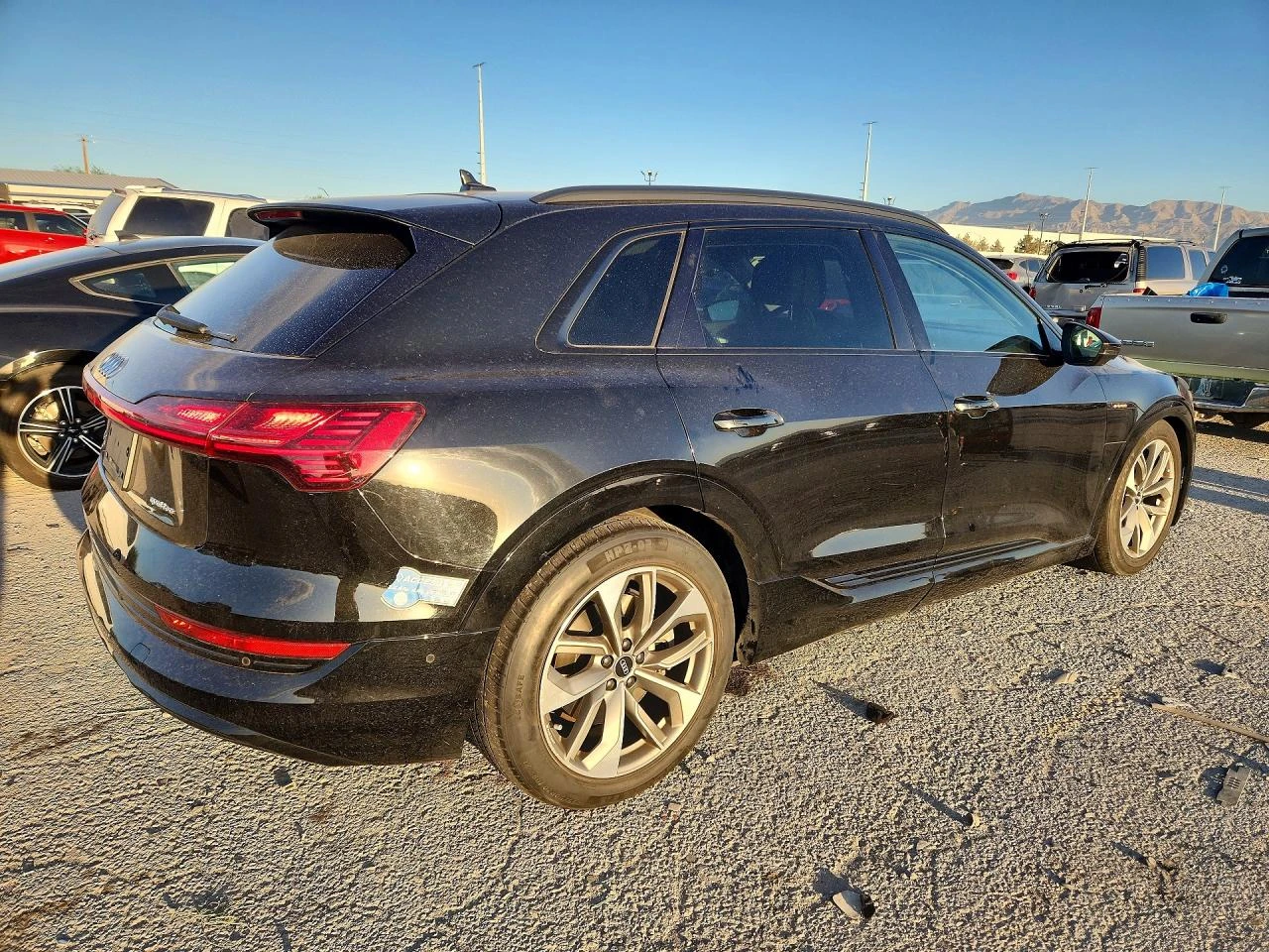 Audi E-Tron Premium Plus, снимка 3 - Автомобили и джипове - 56618873