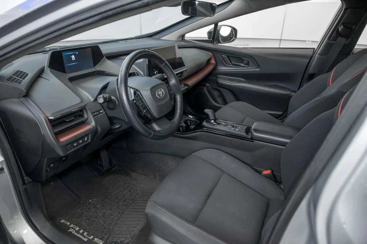 Toyota Prius, снимка 8 - Автомобили и джипове - 56706662