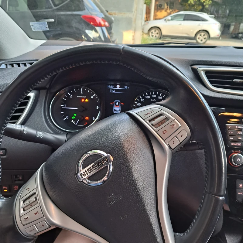 Nissan Qashqai 1.6 dci, снимка 13 - Автомобили и джипове - 52915947
