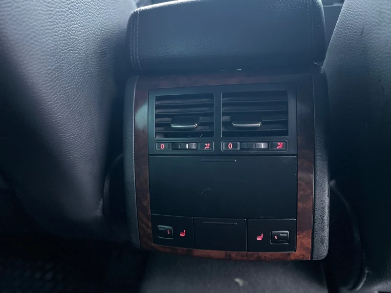 VW Touareg 3.0 TDI 224к.с, снимка 12 - Автомобили и джипове - 53373955