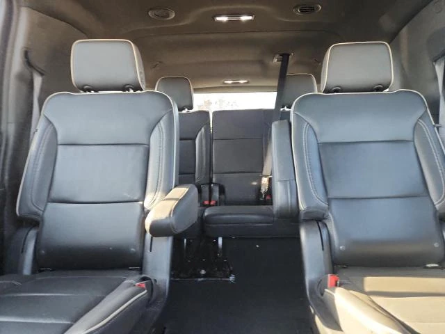 Chevrolet Suburban 5.3L 8 Rear-wheel drive, снимка 14 - Автомобили и джипове - 53343552