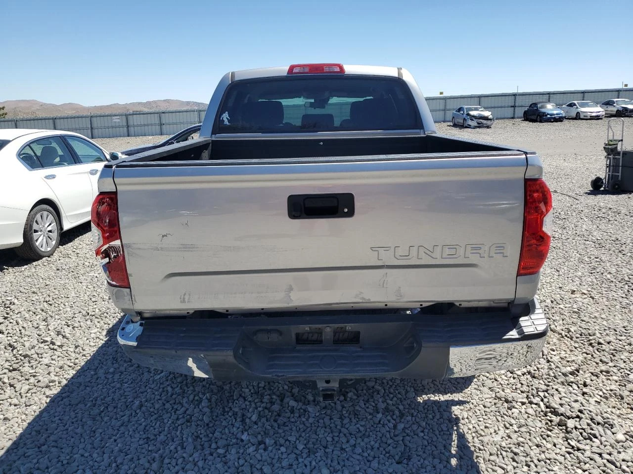 Toyota Tundra CREWMAX SR5 - изображение 5