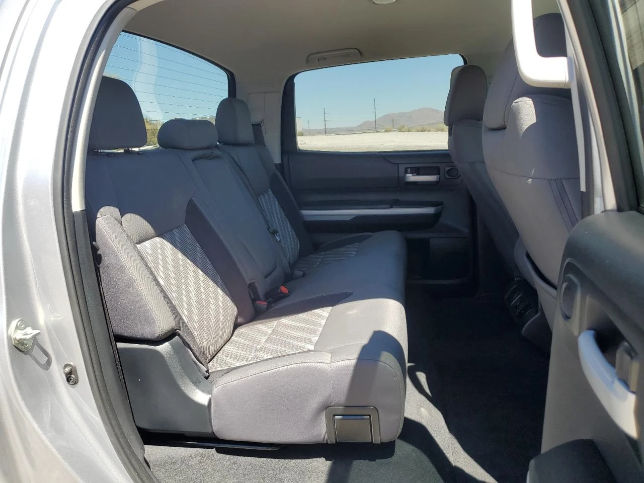 Toyota Tundra CREWMAX SR5 - изображение 8