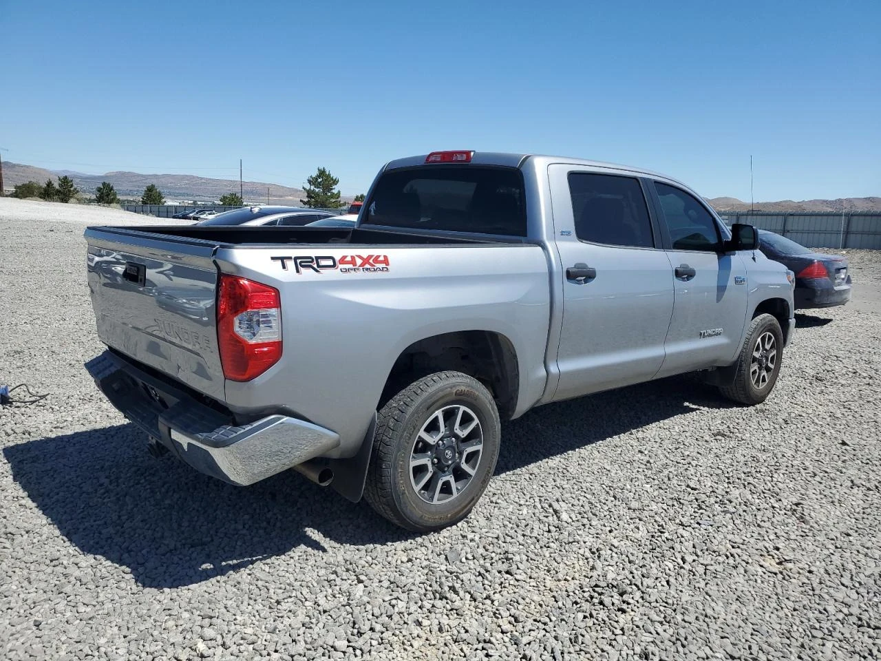 Toyota Tundra CREWMAX SR5 - изображение 6