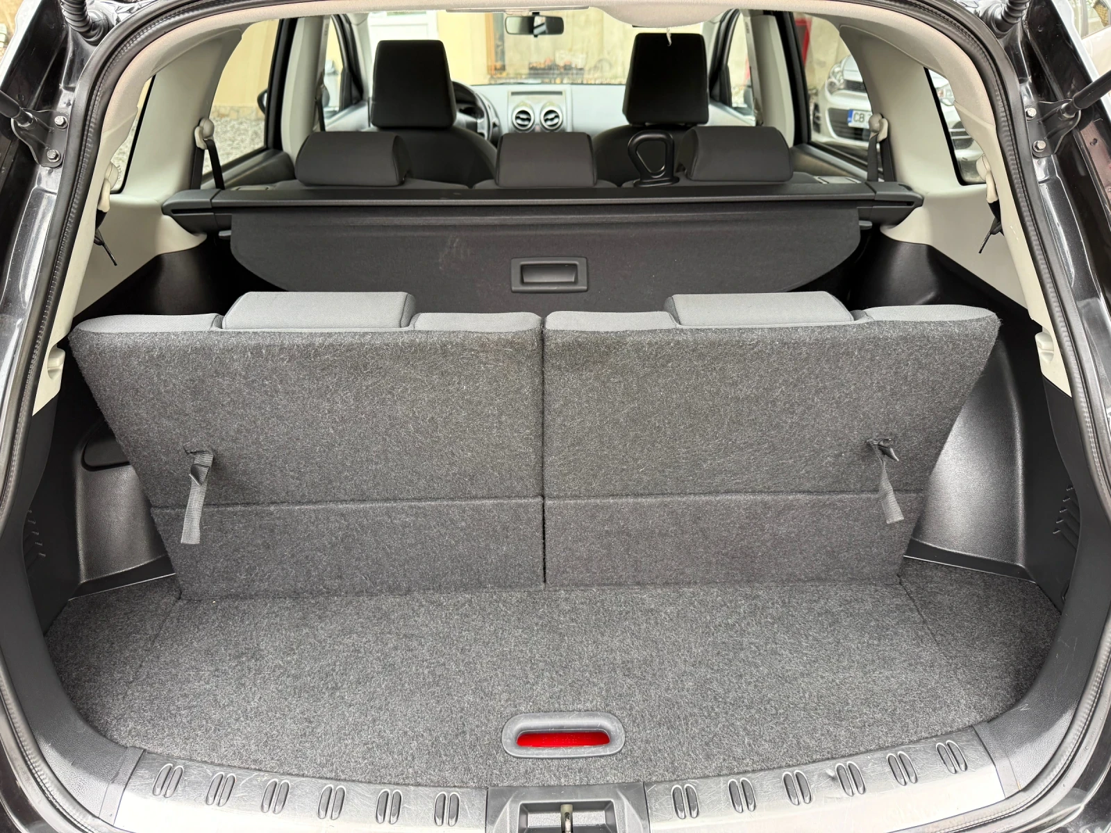 Nissan Qashqai + 2 1, 6i 16V  - изображение 7